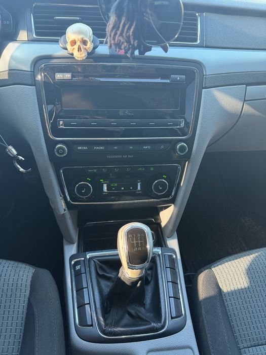 продаж авто Škoda SuperB