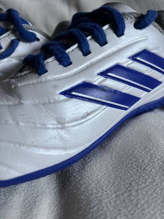 Buty do piłki halowej Addidas rozm. 33