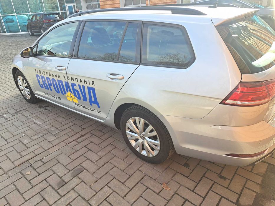 Автомобіль Volkswagen Golf