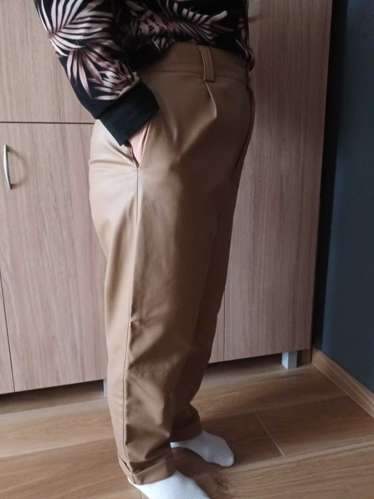 Lekko ocieplane damskie spodnie z ekoskóry ZARA roz 42  wysoki stan