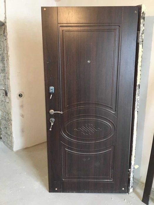 Металеві вхідні двері