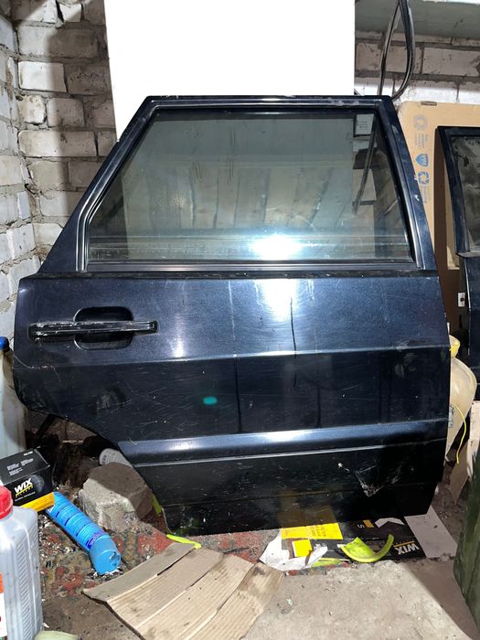 Продам задні двері в хорошому стані