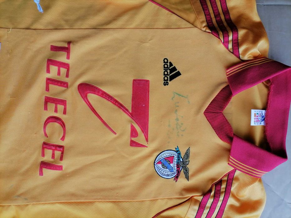 Emoldurar EUSÉBIO Camisola Autografada Ano 2000 (Autenticidade)