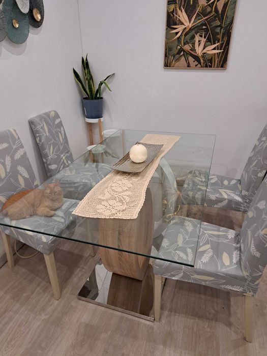 Mesa de jantar de vidro + cadeiras