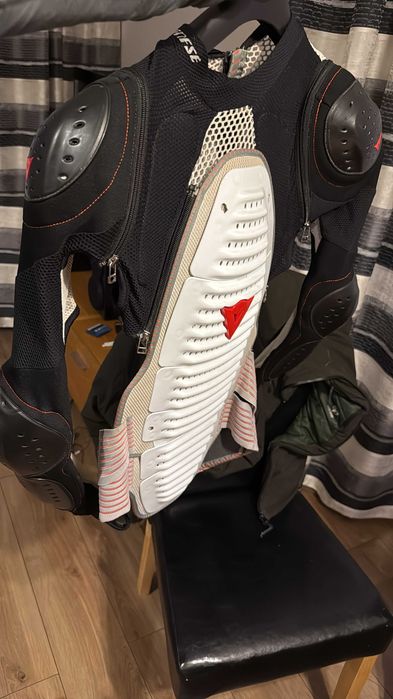 zbroja pancerz  plus nakolanniki Dainese snowboard motocross