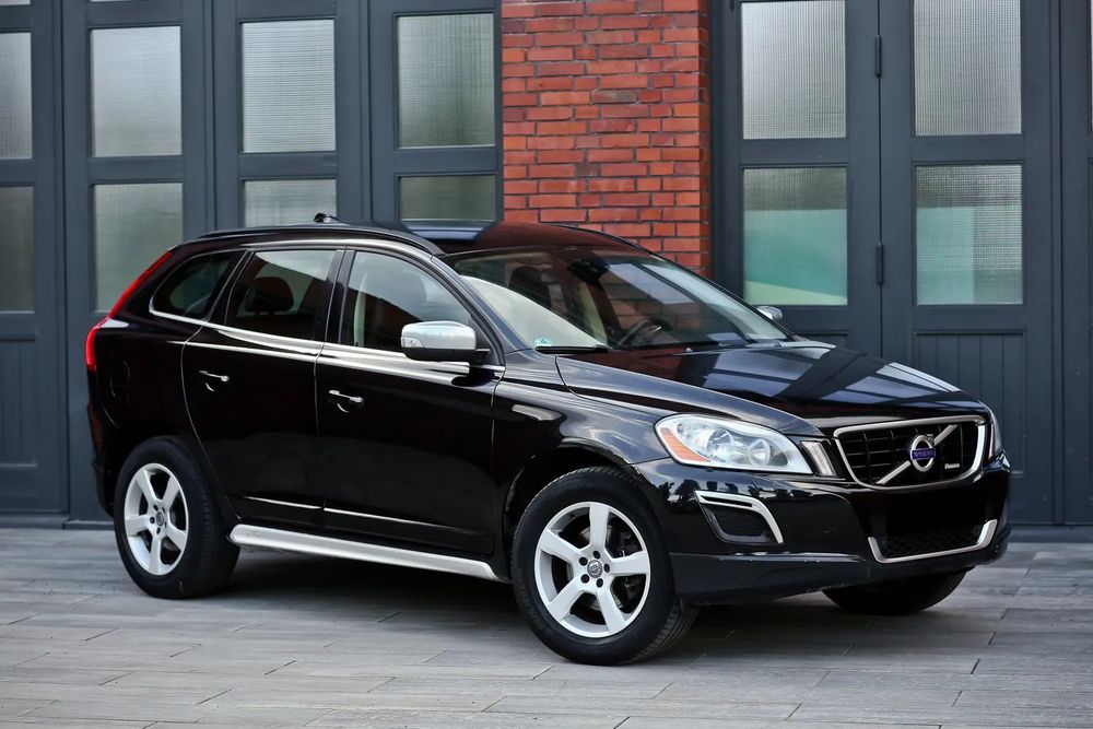Volvo XC 60 2.0D 163PS R-DESIGN manual 5cylindrów LED skóra HAK SERWIS z Niemiec