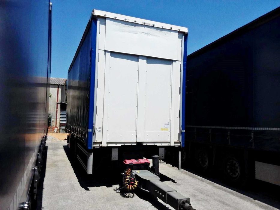 SEMI REBOQUE (CHICO) 18T DE CORTINAS TETO ELEVAVEL