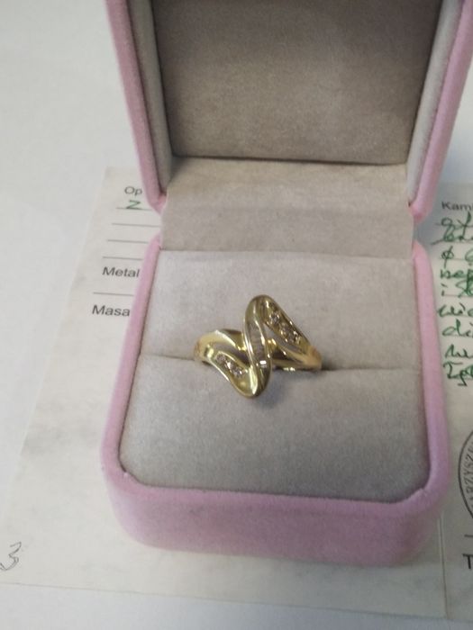 Złoty pierścionek z diamentami złoto 375 rozm. 15