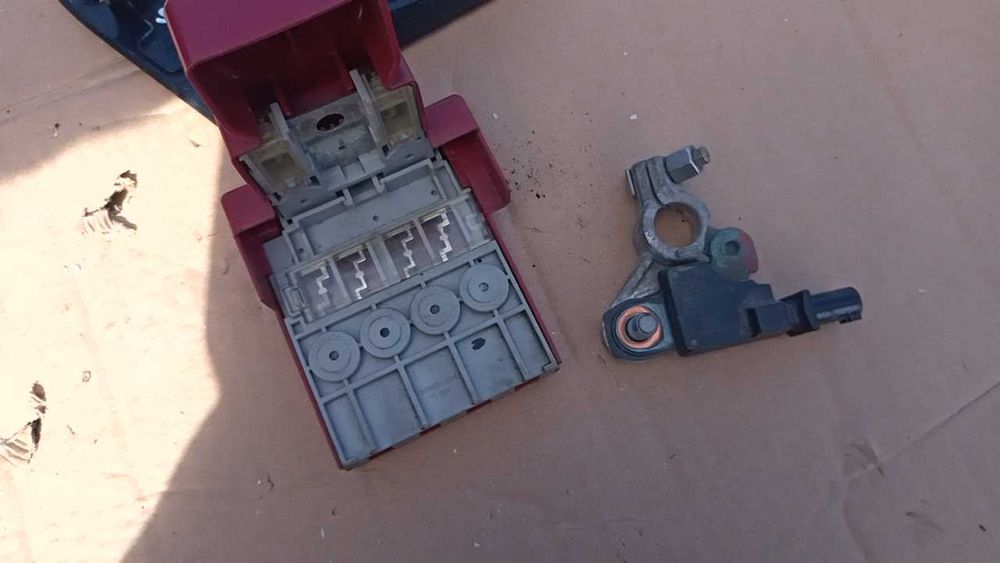 Klema bezpiecznik Mitsubishi Space Star II