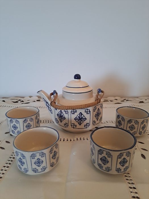 Servico de cha oriental