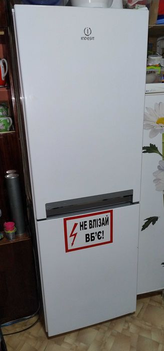 Холодильник Indesit