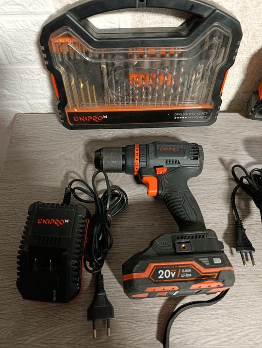 Ударний шуруповерт