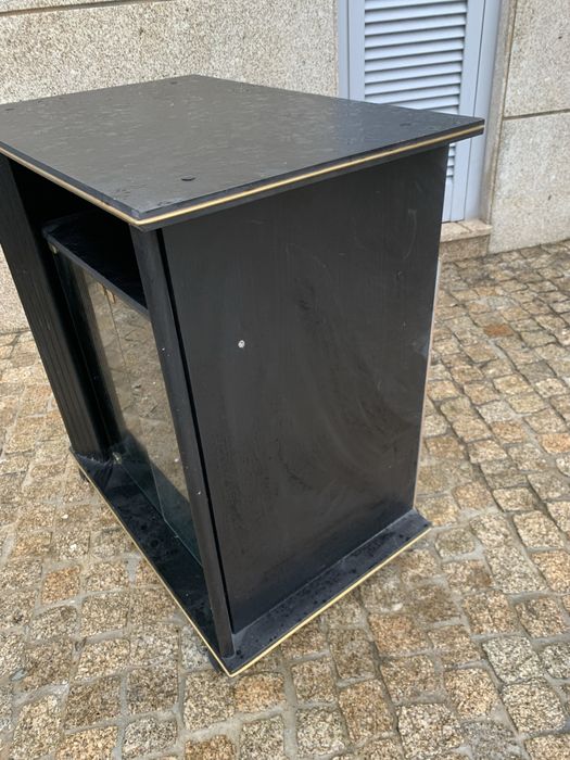 Vendo movel t v muito pratico com rodas