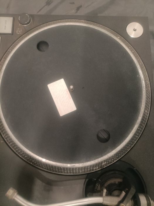 Vende-se gira discos