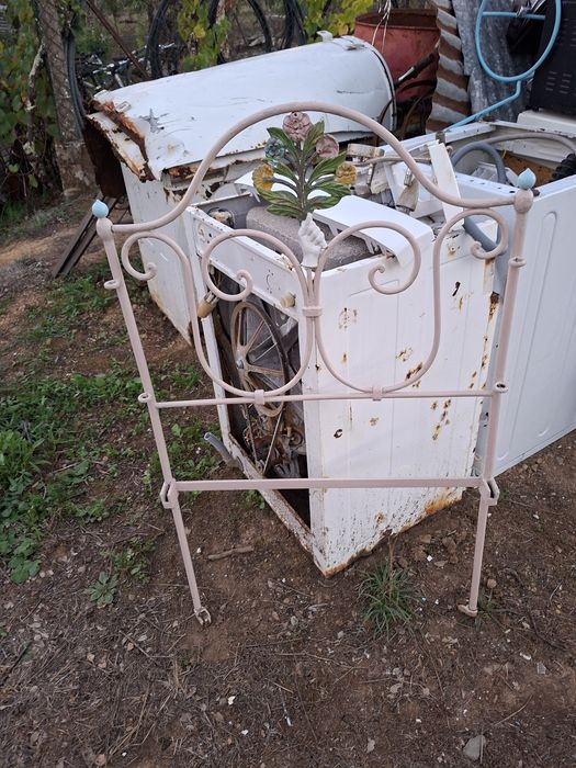 Cama antiga de ferro