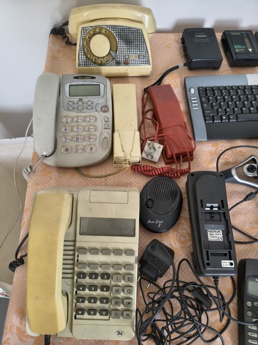 Stary telefon , kalkulator, zasilacz , dvd , casio