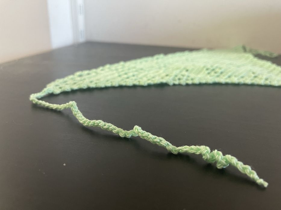 Bandana de coração em cronchê verde