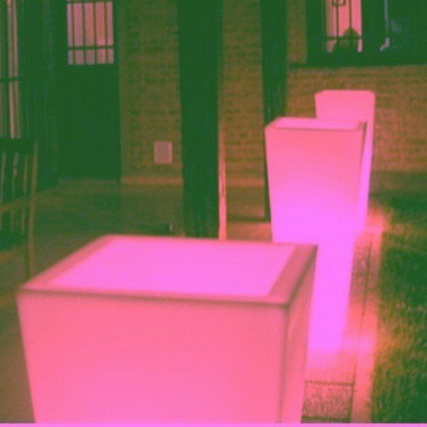 vasos e floreiras luminosas