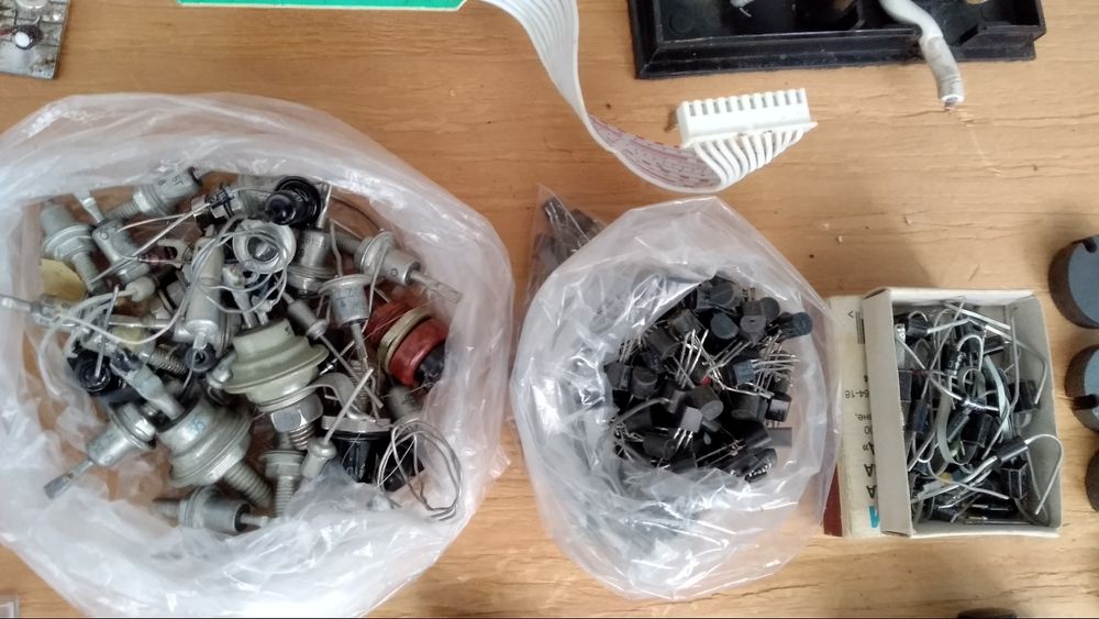 Платы, радиодетали на запчасти.