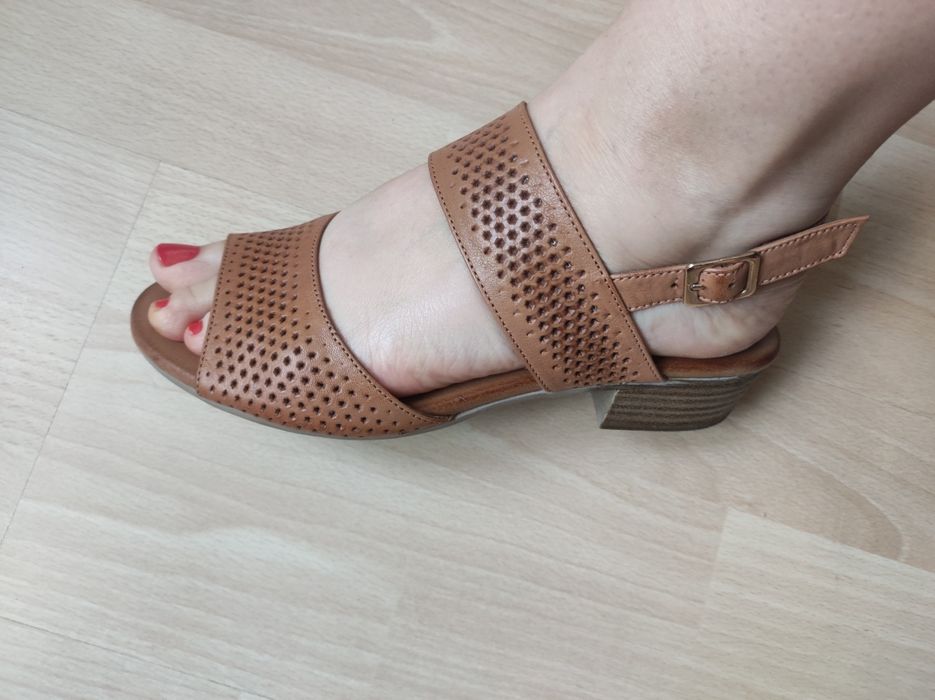 Nowe brązowe skórzane sandałki marki Piazza