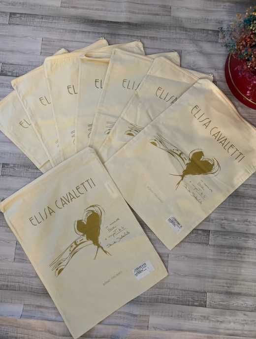 Eliza Cavaletti beżowe etui pokrowiec worki na buty ubrania na suwak