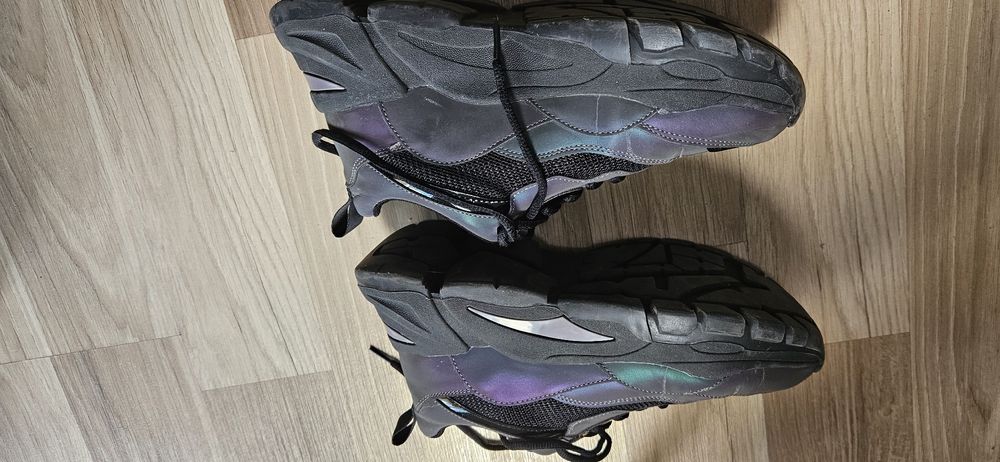 Dinozaur i Sneakersy odblaskowe holograficzne cropp