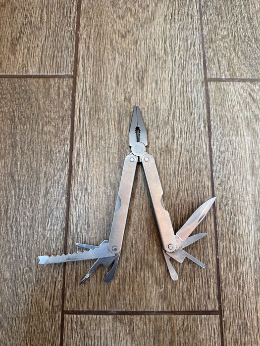 Мультитул фірмовий