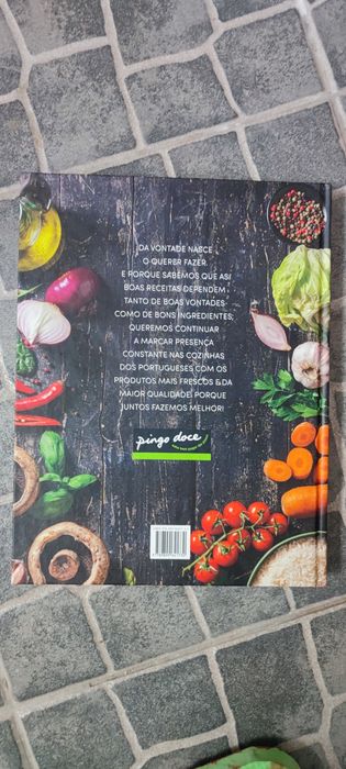 Livro de Receitas "À Mesa com o Pingo Doce" (Capa Dura - 150 Receitas)