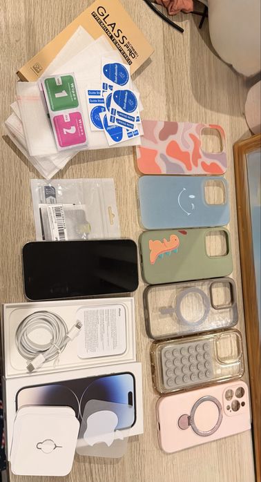 Iphone 14 Pro com acessorios