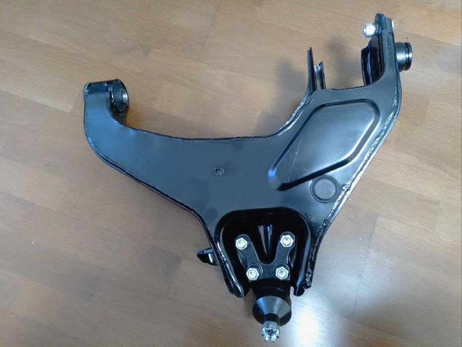 Важелі підвіски передній верхній/нижній таракан