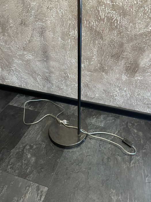 Lampa podłogowa metal