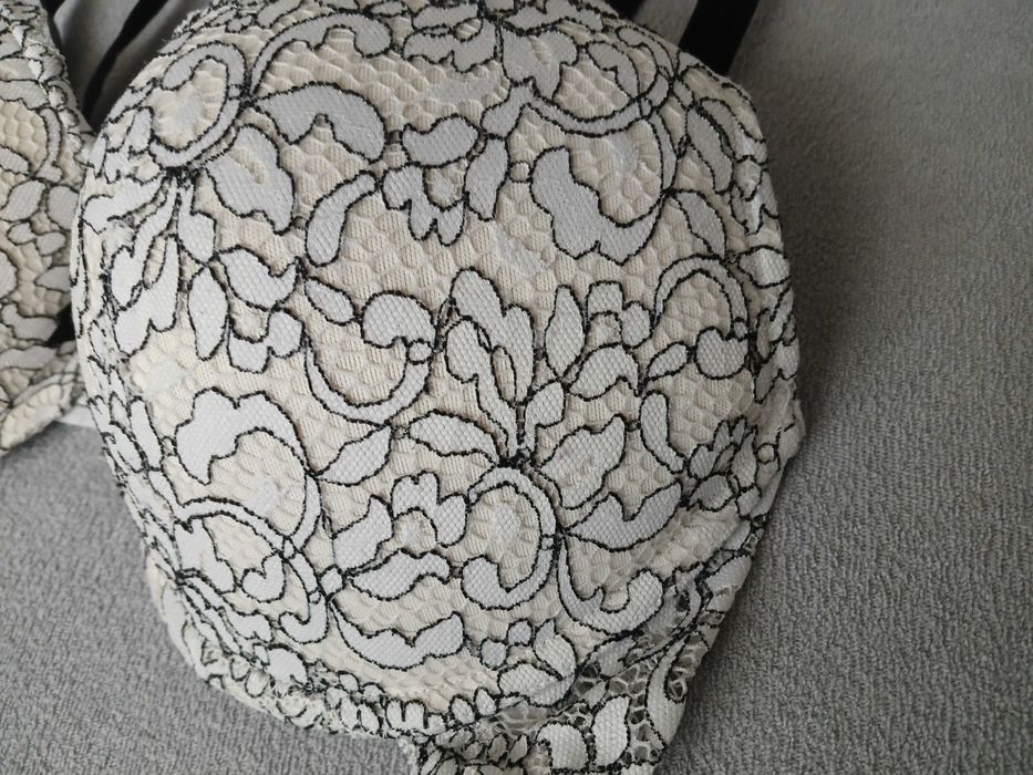 Biustonosz 85  D stan bdb