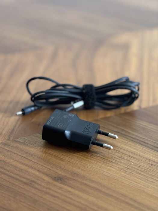 Ładowarka Nokia AC-5E - 5V/800mA, czarna, 185 cm, cienki okrągły bolec