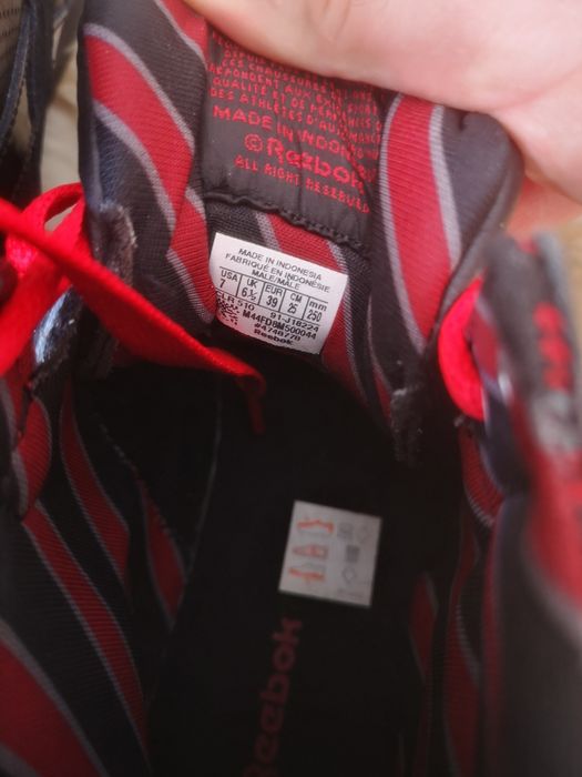 Buty Reebok damskie Ładne Wysokie Czarne rozm. 39 stan jak nowe !!!