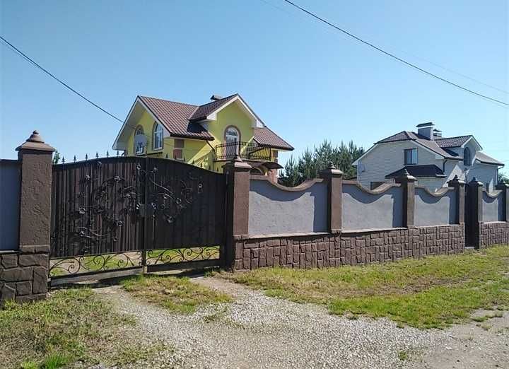 Зарічани ,чудовий будинок в затишному куточку