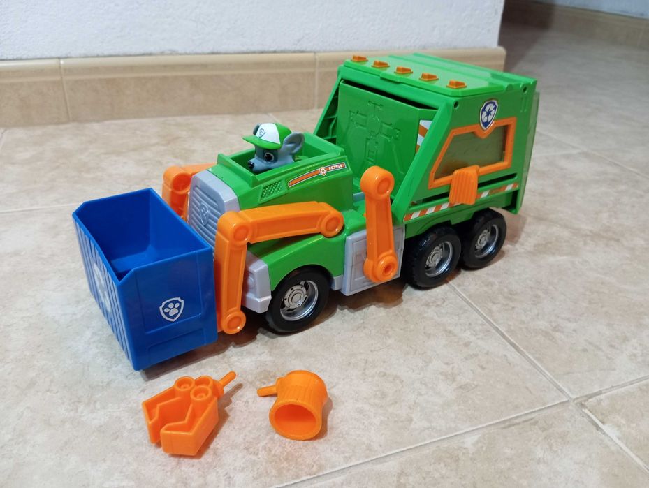 Camião lixo patrulha pata