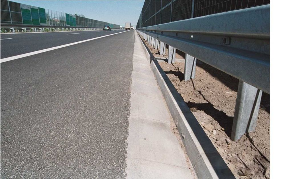 Ciek Wodny Trójkątny Kostka brukowa 50x50x20 Obrzeże Jadar Korytko