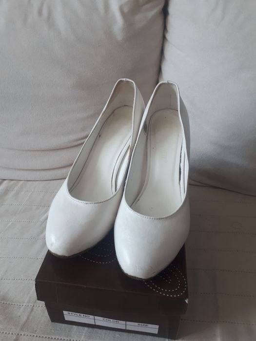 Buty czułenka 36 szpilka białe