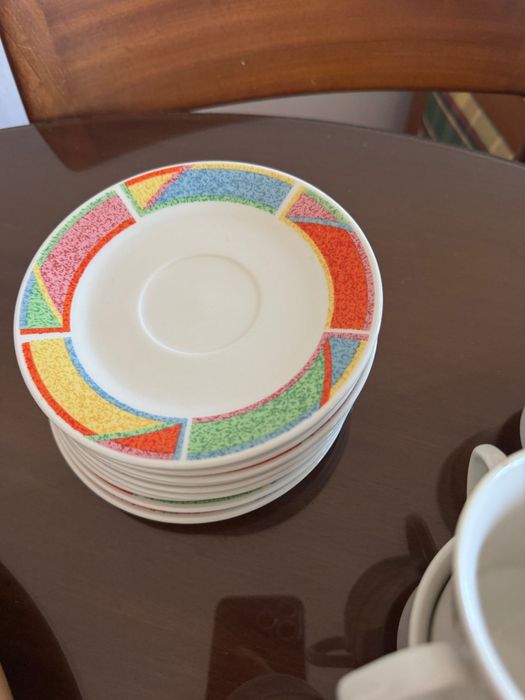 Serviço de Café e Mesa Completo em Porcelana – Padrão Colorido Geo