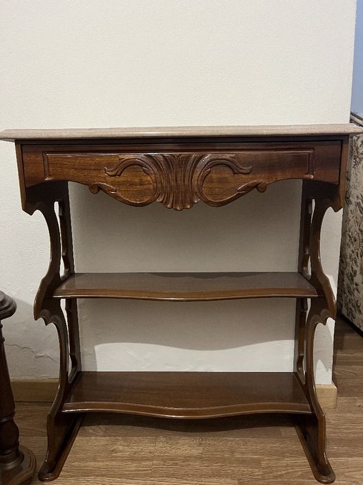 Móvel de madeira e mármore com gaveta Altura:74cm Largura: 67cm