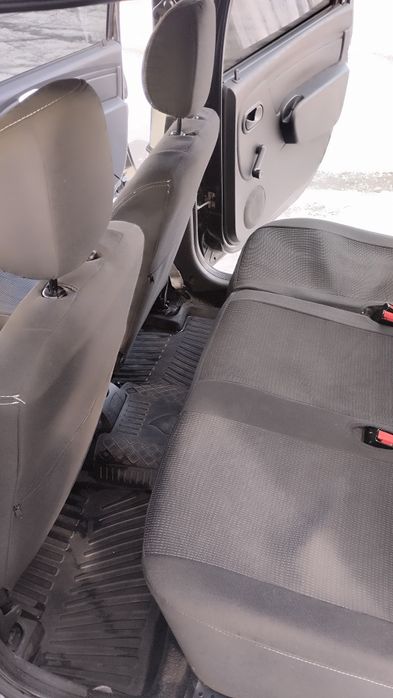 Дача логан мсв семьи мест