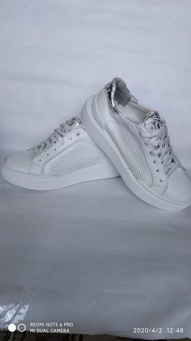 Кроссовки кожаные перфорация