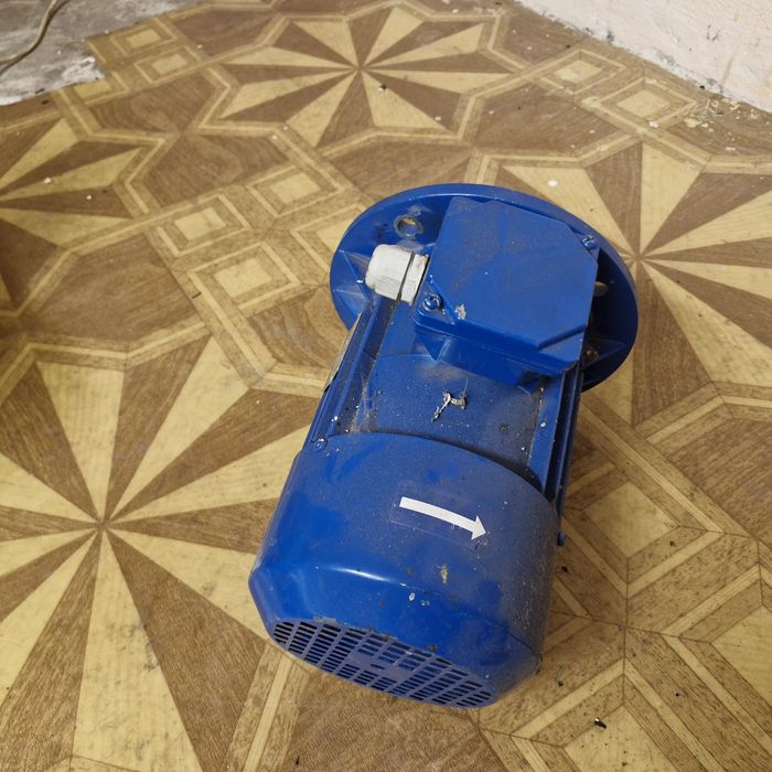 Besel 2siek 80-2b  silnik elektryczny 1,1/1,3kw 230/400v 2840/3410 obr