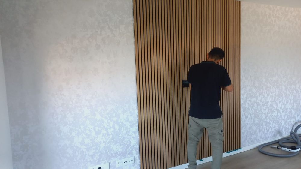 Aplicação de papel de parede e outros