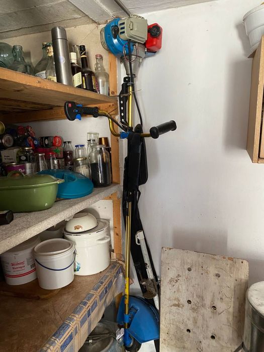 Бензокоса, бензинова косарка