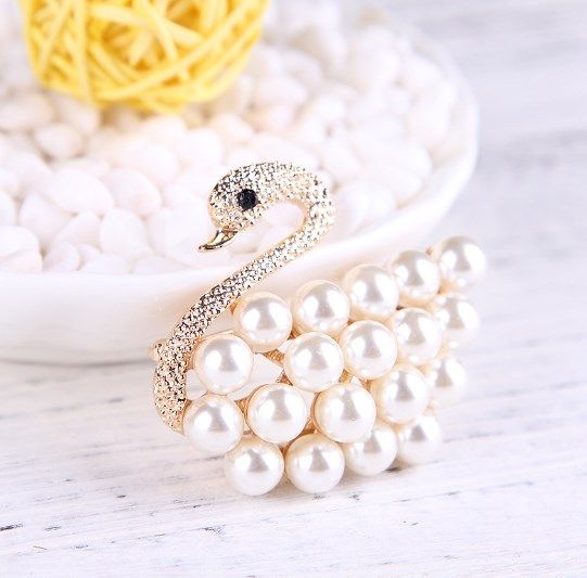 Broszka Łabędź Z Dużymi Perłami Złoto