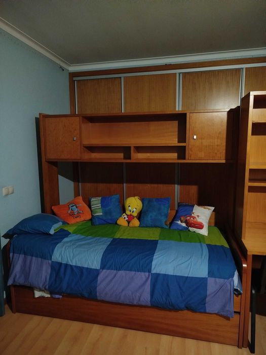 Conjunto secretária + cama para criança