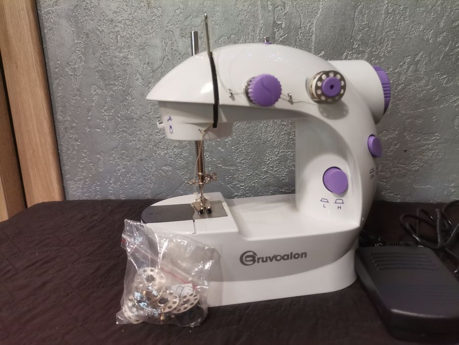 Мини швейная машинка