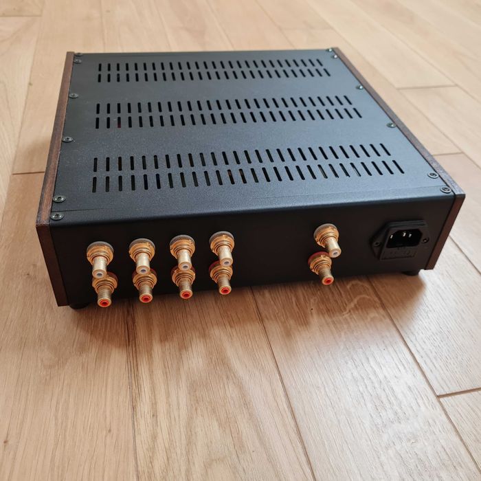 Liniowy preamp lampowy o regulowanym wzmocnieniu