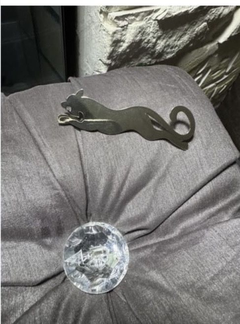 Вінтажні брошки в стилі salvador dali